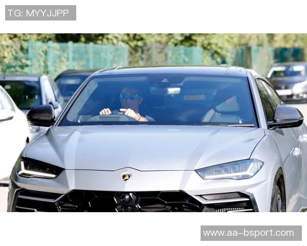 迷你罗社交媒体发布265万兰博基尼照片实为球迷账号非官方认证